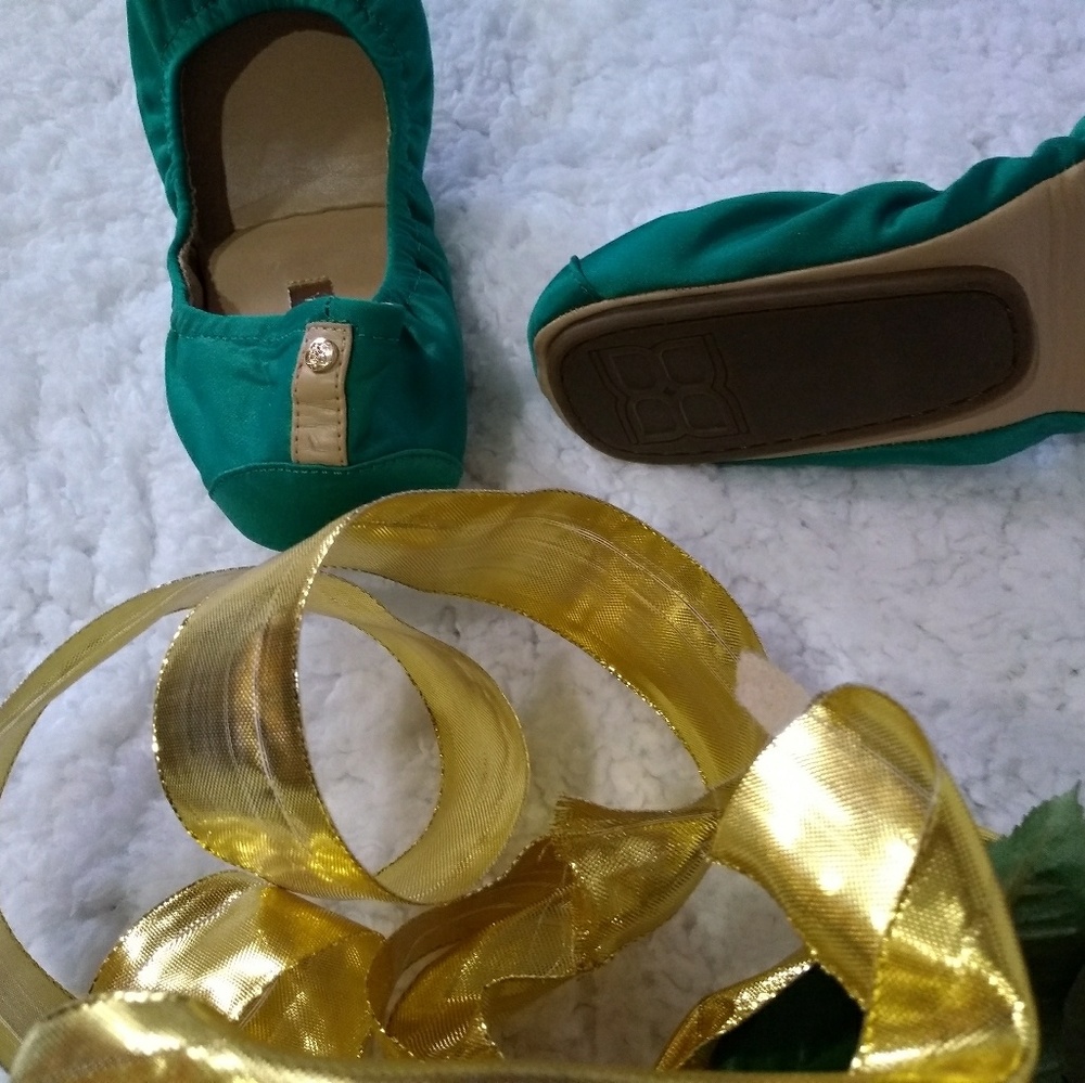 BCBGMAXAZRIA FLAT SHOES